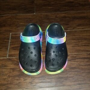 BLACK/ RAINBOW LIMITED EDITION PLATFORM CROCS SZ.MEN 5/ WOMEN'S 7